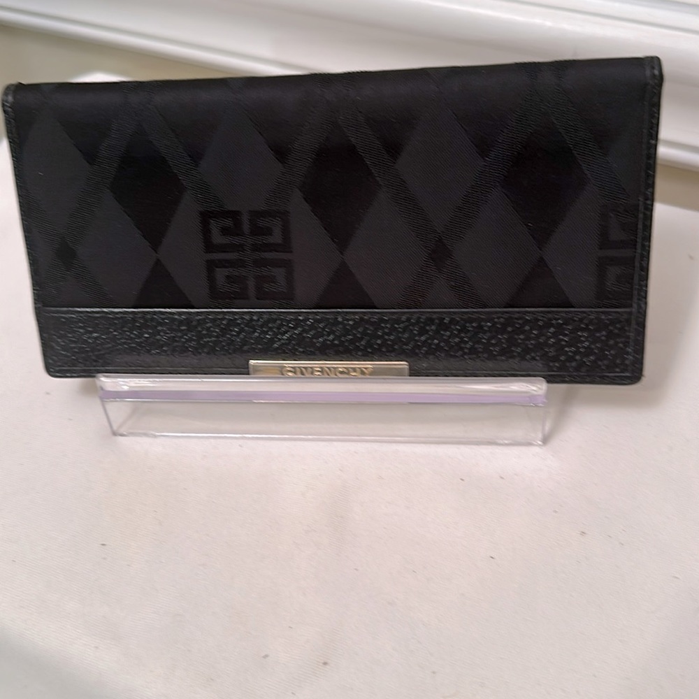 GIVENCHY bifold black wallet with fabric on the outside and pebble leather trim